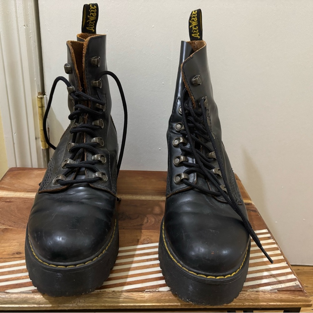 Doc Martens Leona Black leather